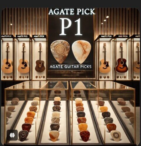 Immagine di negozio di strumenti musicali con sullo sfondo vetrine con chitarre acustiche ed in primo piano vari plettri colorati su un plateau di velluto grigio chiaro un grande cartello nero con immagine di due plettri e la scritta agatepick p1 sovrasta l'immagine